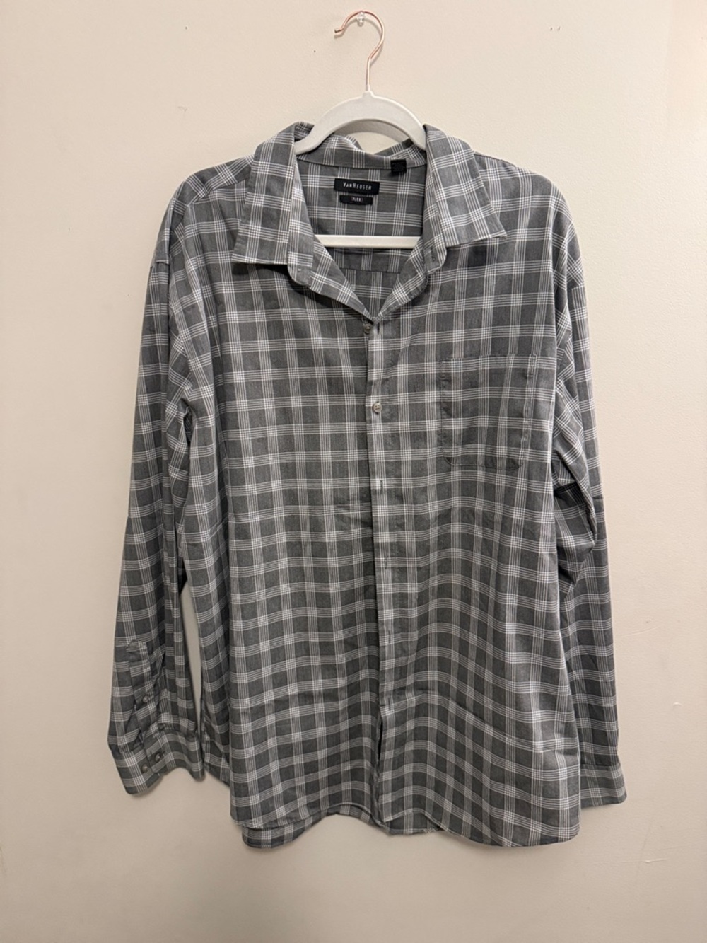 Van Heusen Gray Plaid Button-Down Shirt